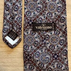 Valentino Men’s Necktie. 100% Silk.